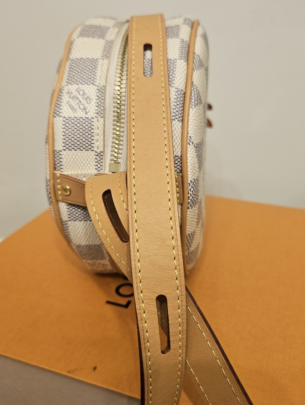 Louis Vuitton Boite Chapeau Souple PM Crossbody Bag in the beautiful Damier Azur - Picture 5 of 12